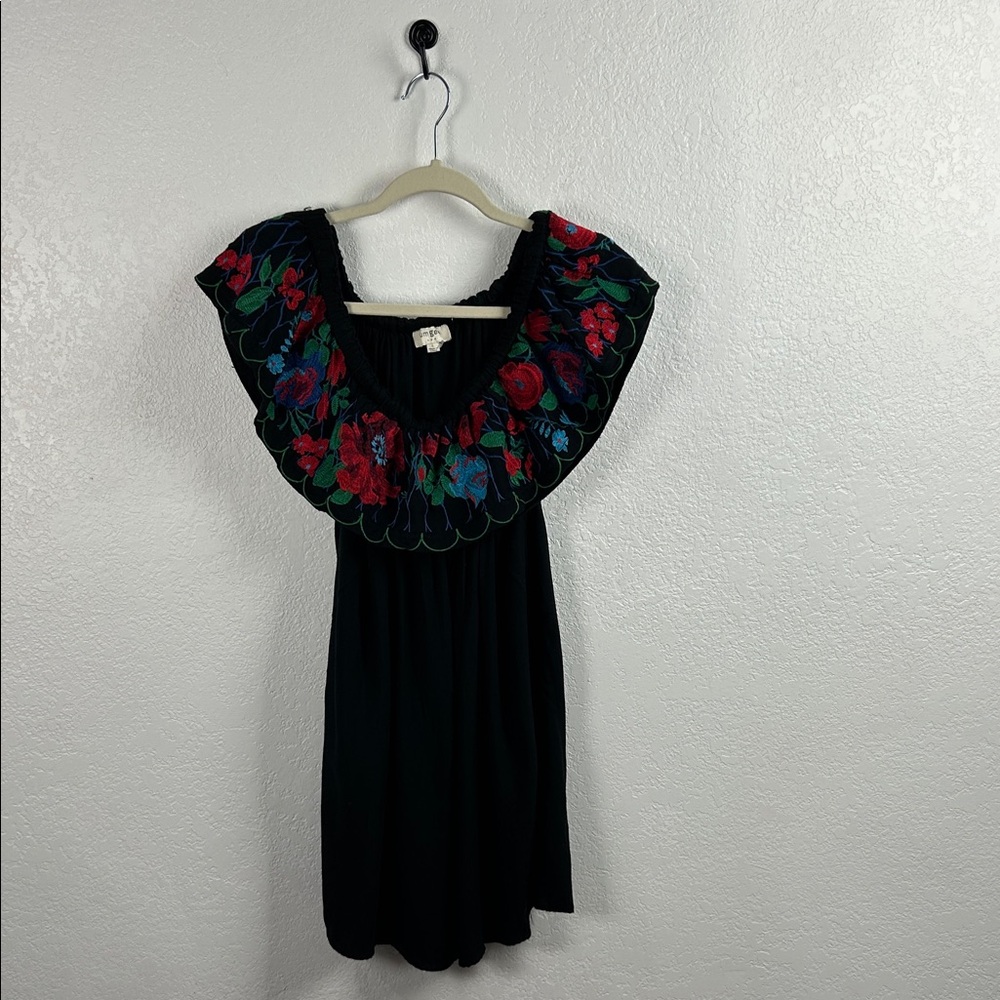 Umgee USA Women’s Off Shoulder Floral Embroidery Top Black Red Sz L Casual Flowy